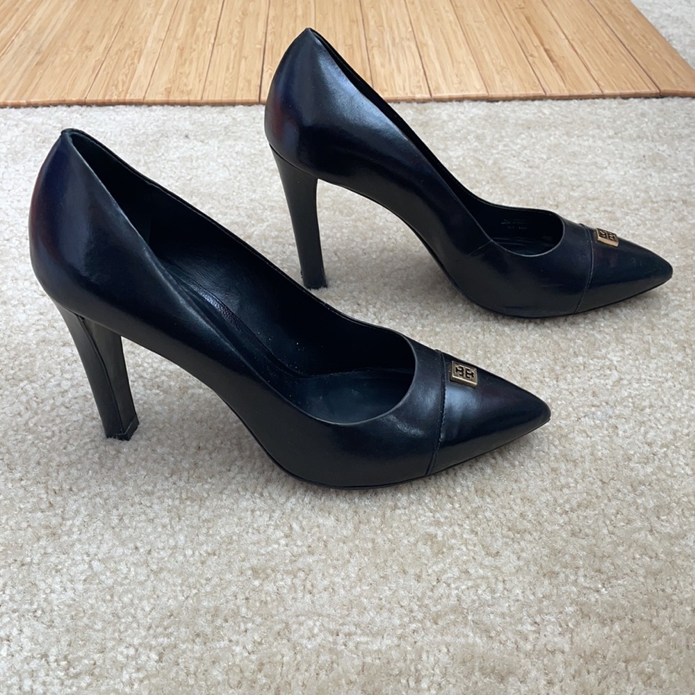 Tory Burch “Angela” black pump, size 9